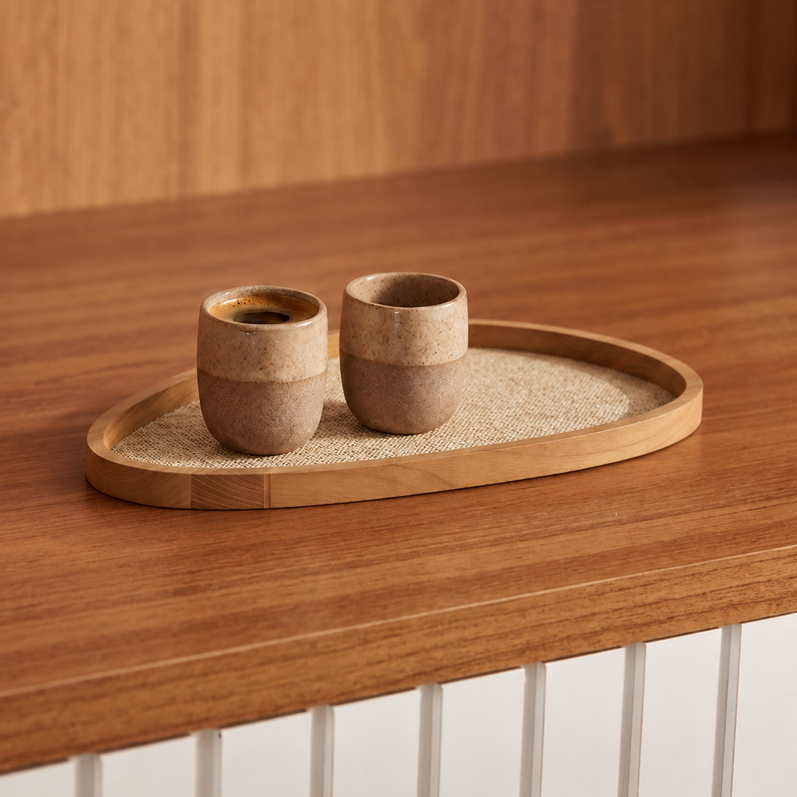 Bandeja Decorativa Orgânica em MDF Efeito Cestaria de Palha Bege 36cm