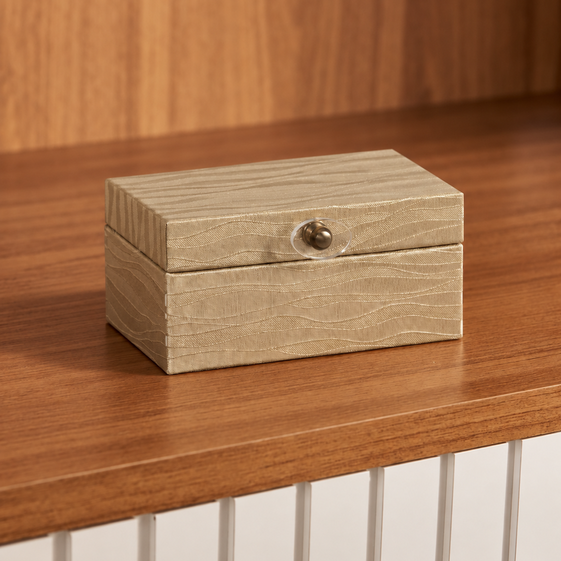 Caixa Decorativa Retangular em MDF Texturas Metalizadas com Fecho Acrílico Dourado 20cm